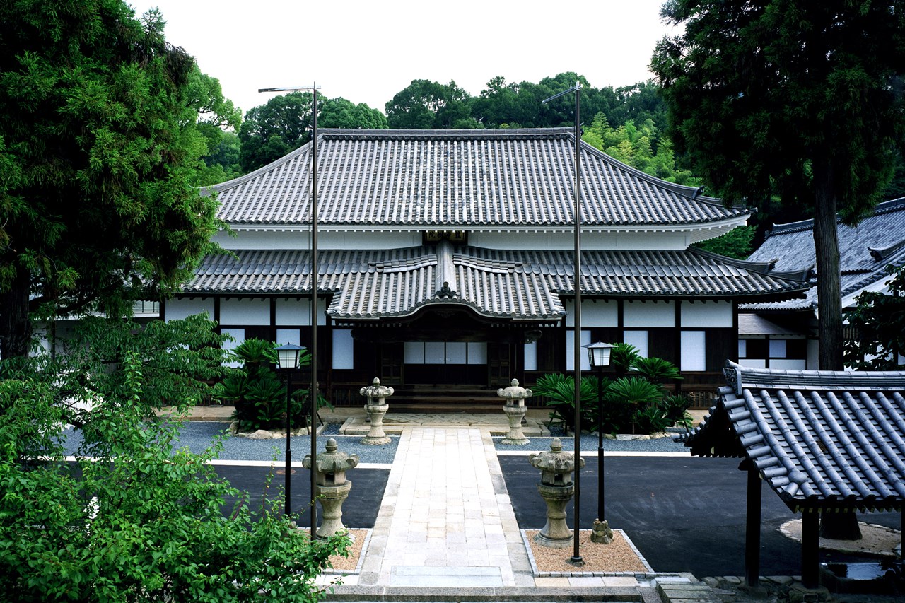 写真：重要文化財國前寺本堂